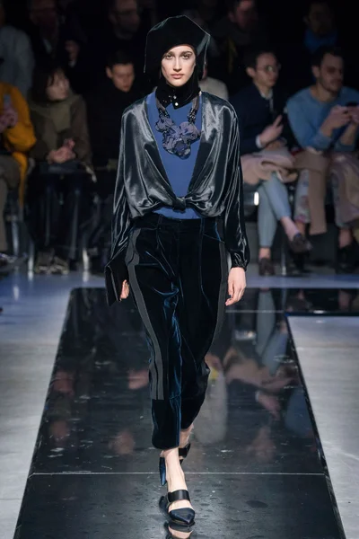 Look 17